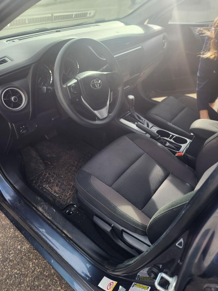 2018 Toyota Corolla LE LOW KM Photo