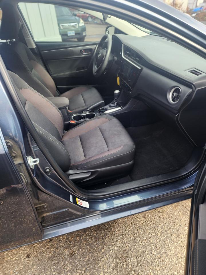 2018 Toyota Corolla LE LOW KM Photo