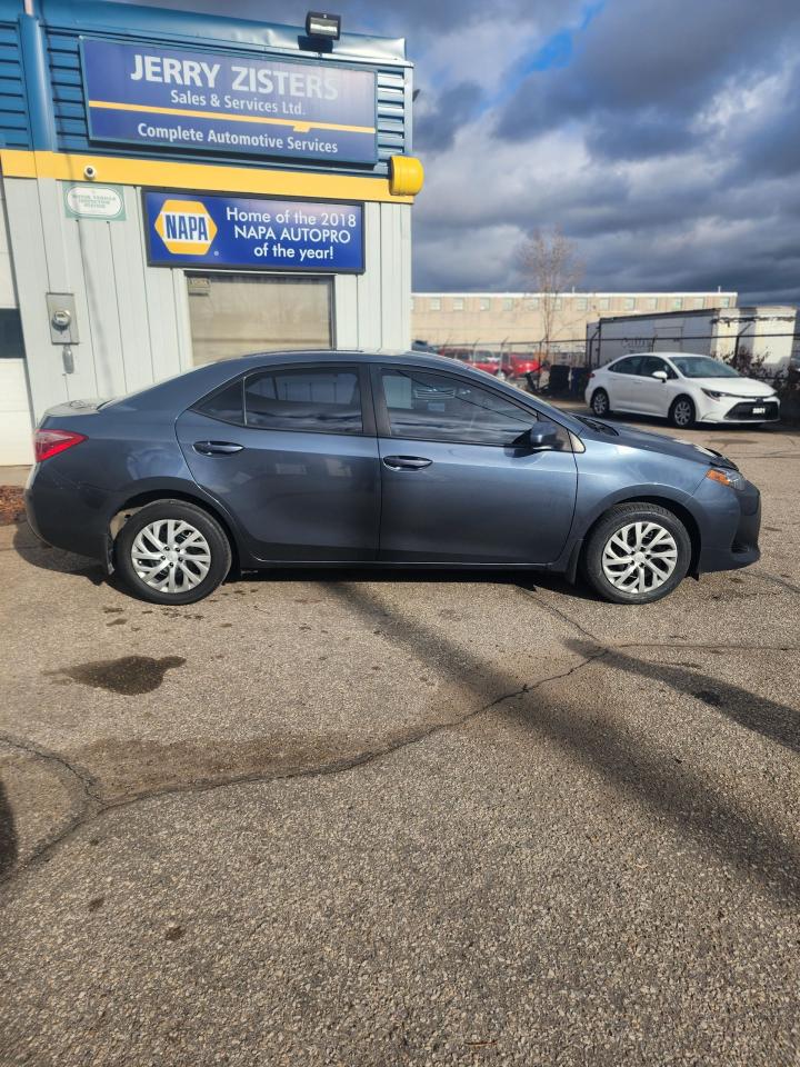 2018 Toyota Corolla LE LOW KM Photo