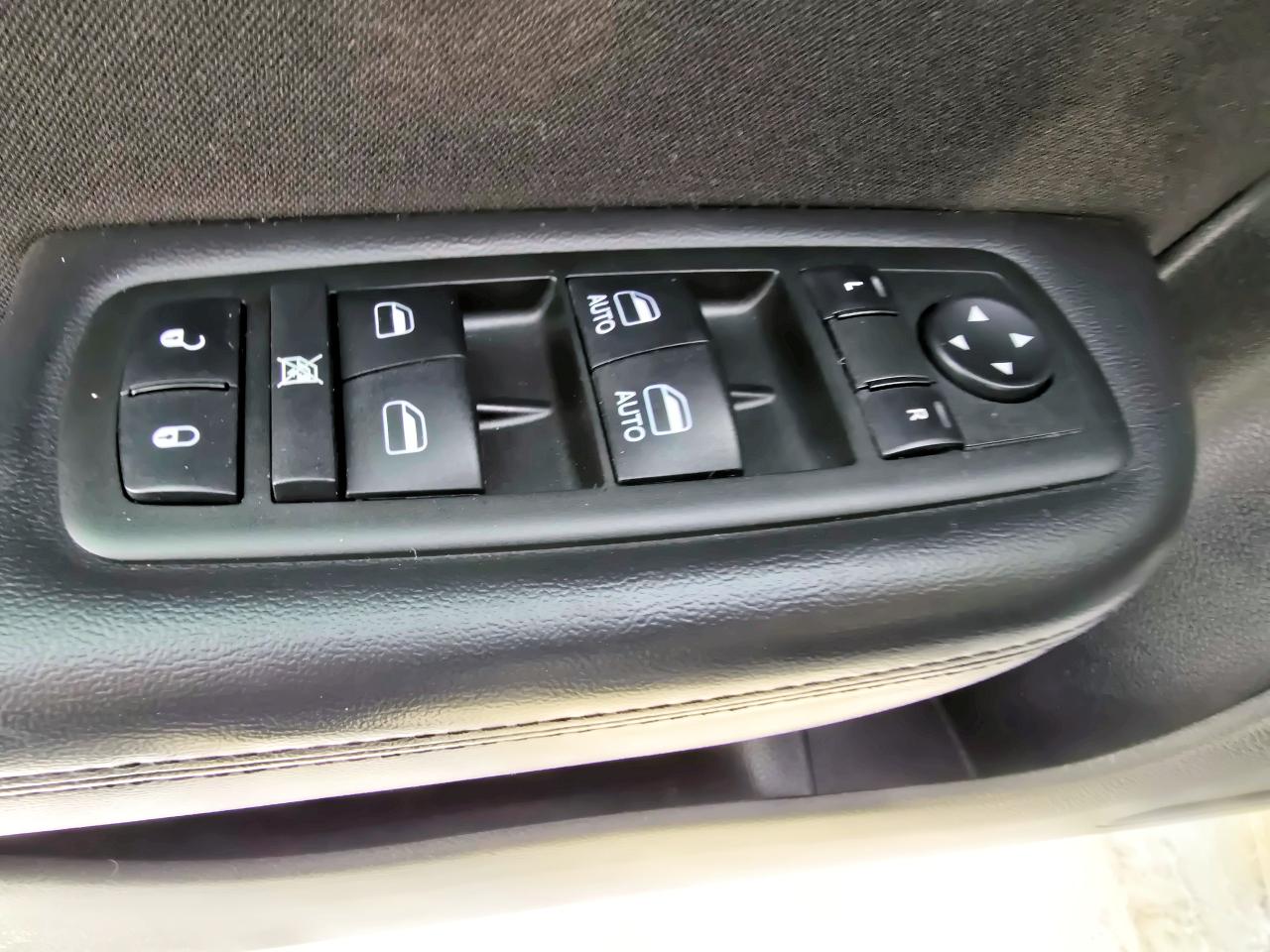 2015 Chrysler 200 Limited, heated seats steering wheel, remote start - Photo #11