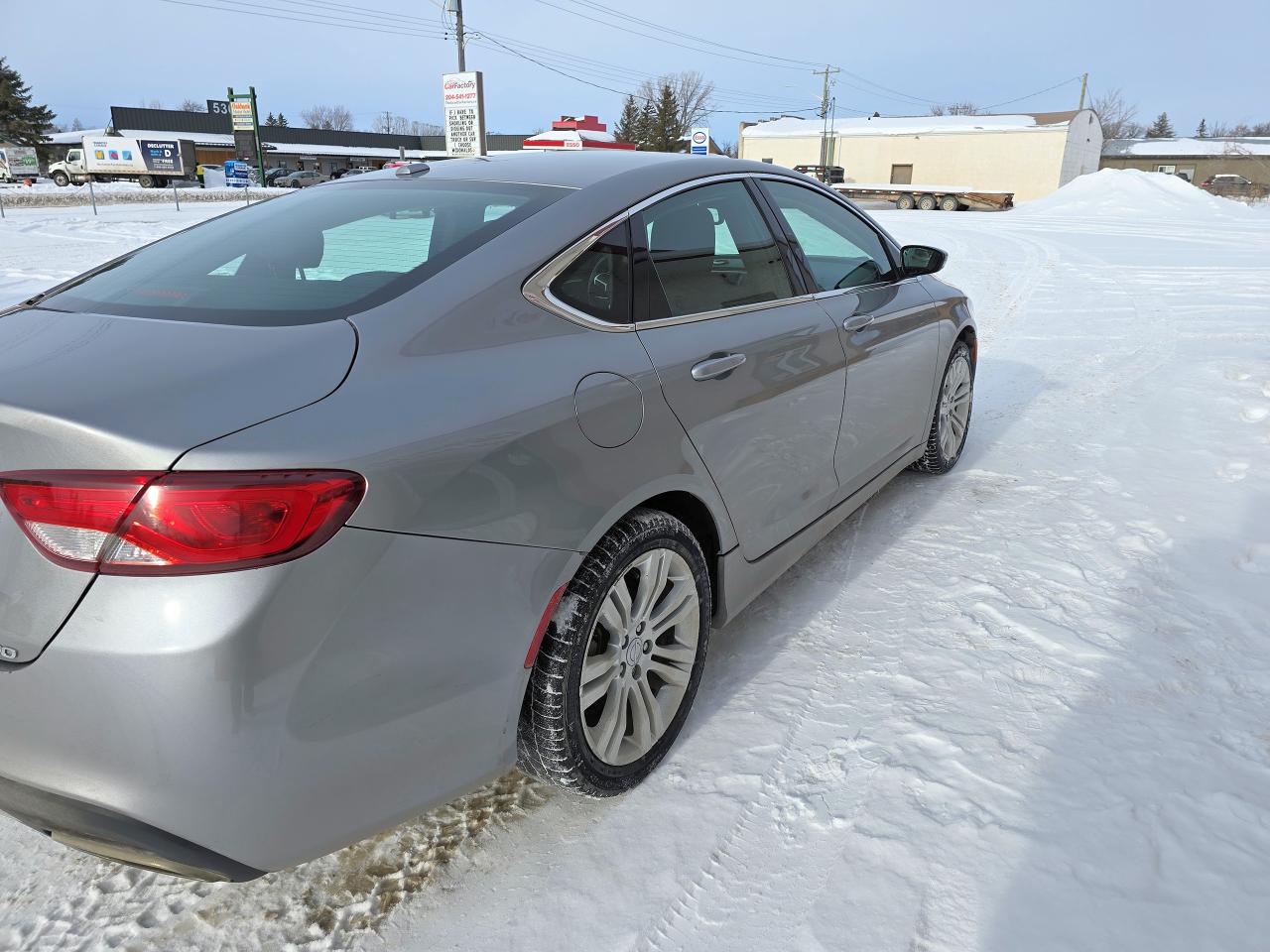 2015 Chrysler 200 Limited, heated seats steering wheel, remote start - Photo #26