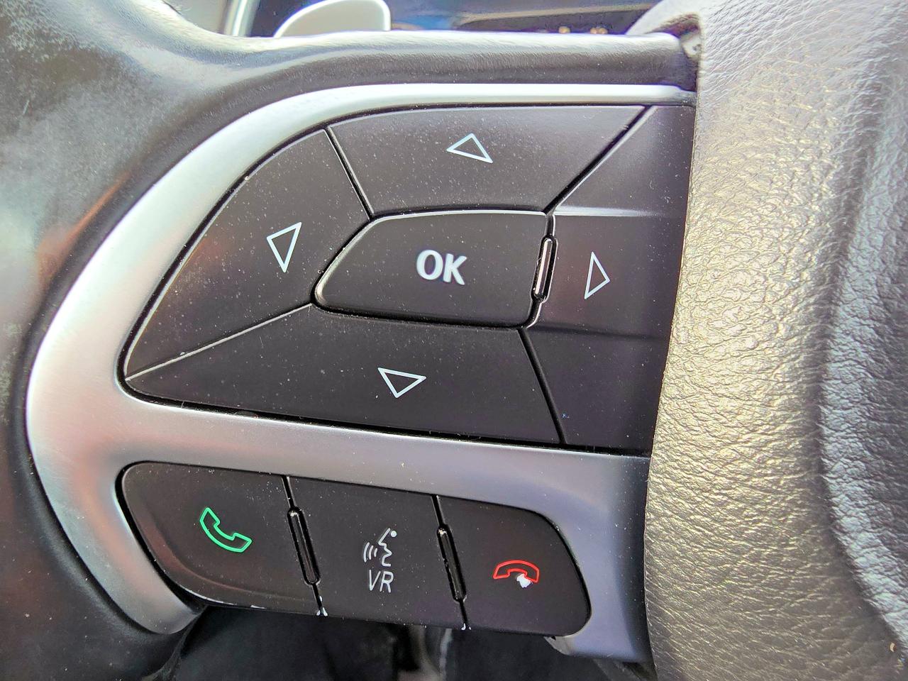 2015 Chrysler 200 Limited, heated seats steering wheel, remote start - Photo #13