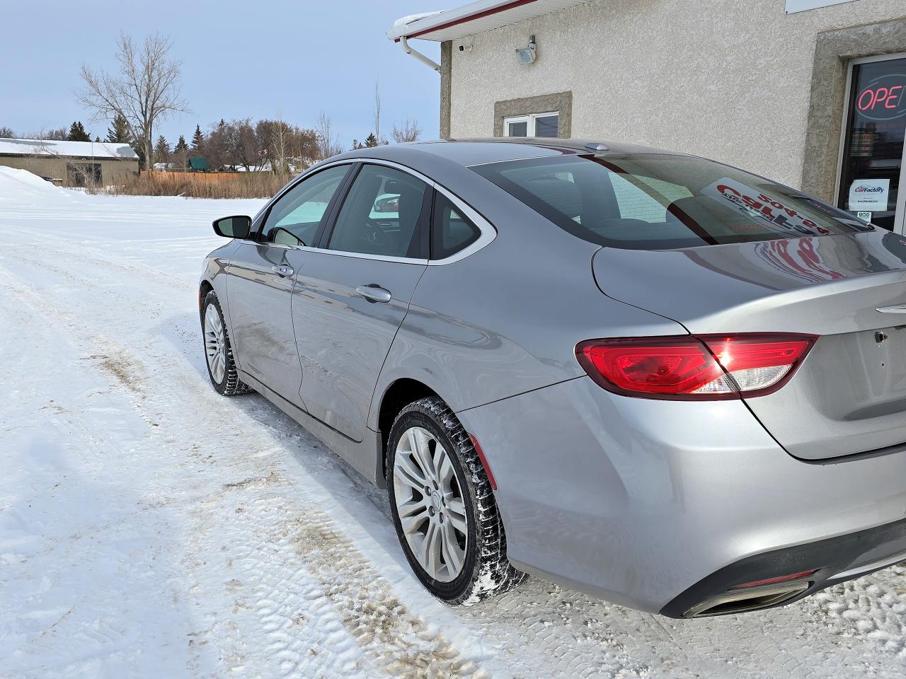 2015 Chrysler 200 Limited, heated seats steering wheel, remote start - Photo #23