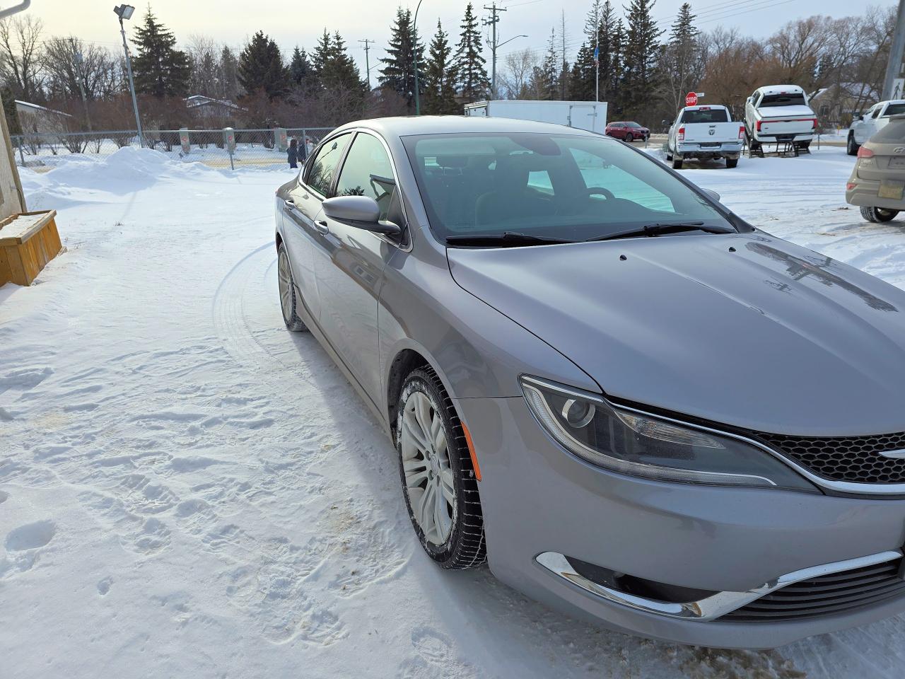 2015 Chrysler 200 Limited, heated seats steering wheel, remote start - Photo #7