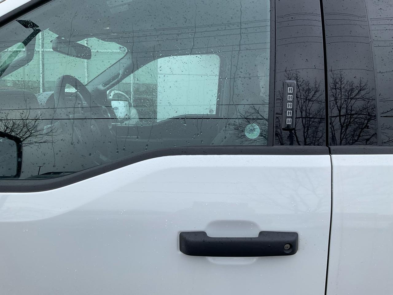 2024 Ford F-150 Lightning XLT Photo5