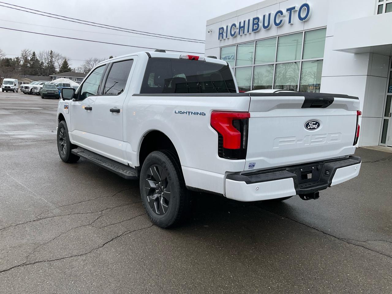 2024 Ford F-150 Lightning XLT Photo5