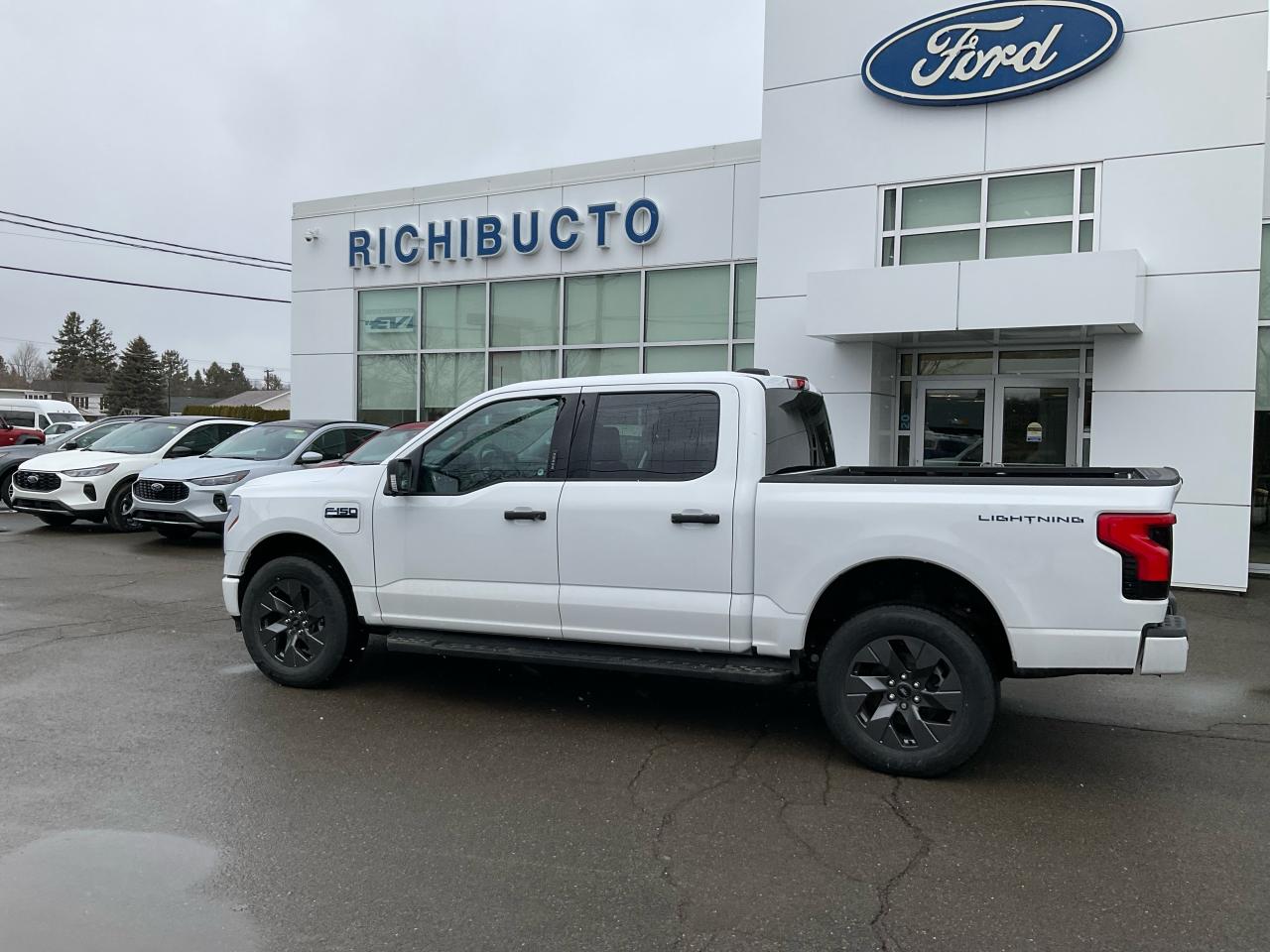 2024 Ford F-150 Lightning XLT Photo3