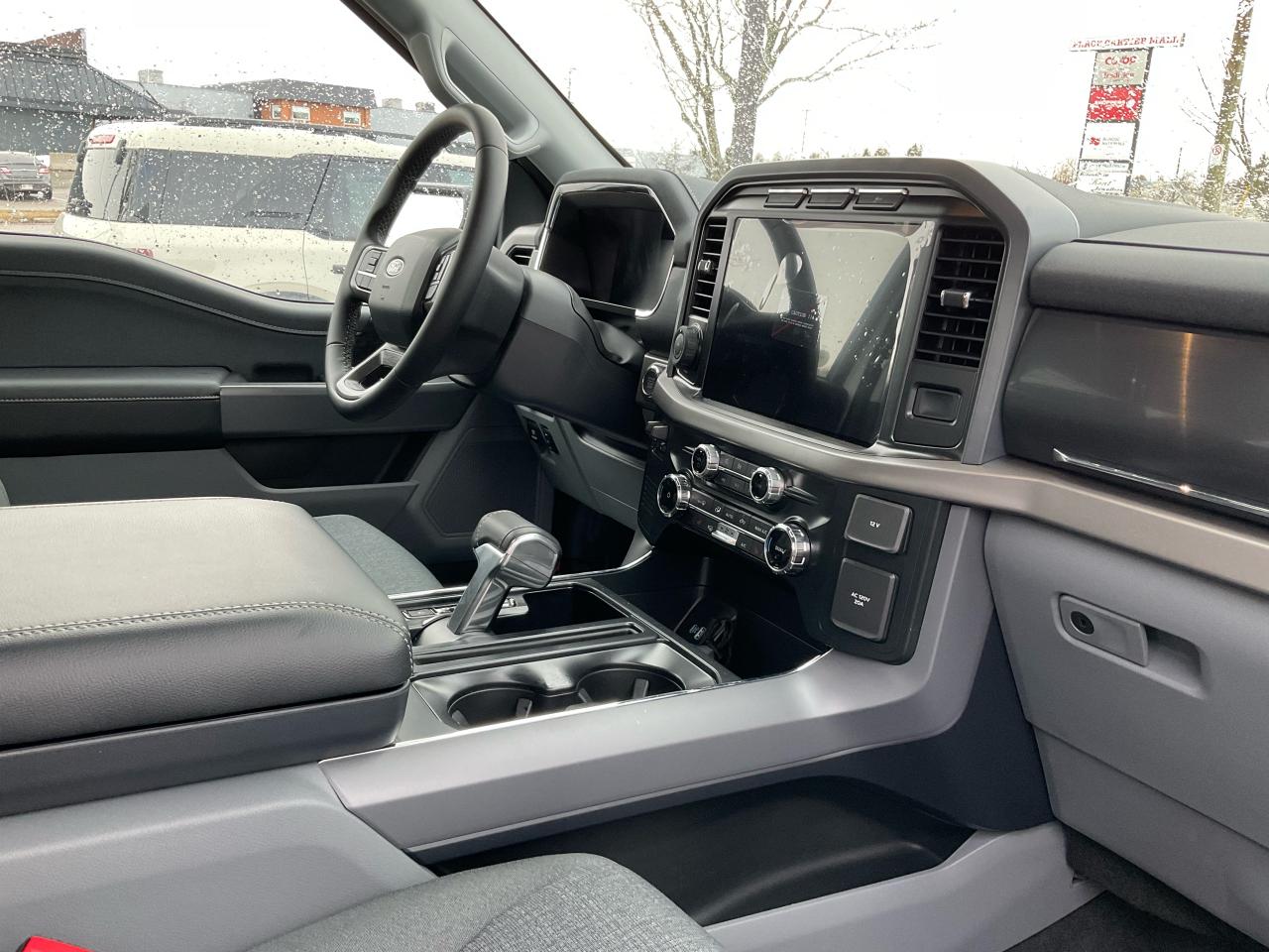 2024 Ford F-150 Lightning XLT Photo5