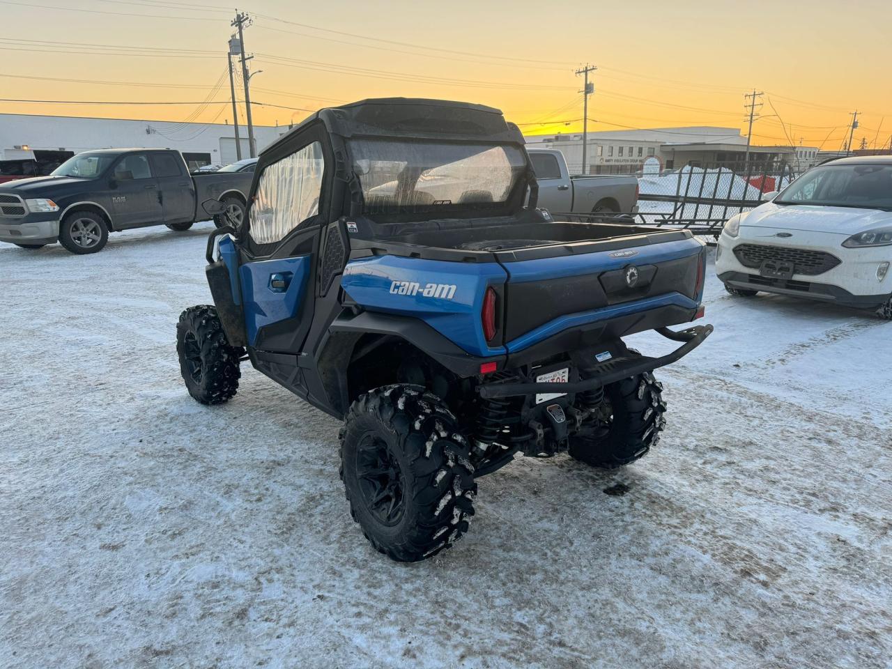 2022 Can-Am Commander 700 XT $115 B/W - Photo #8