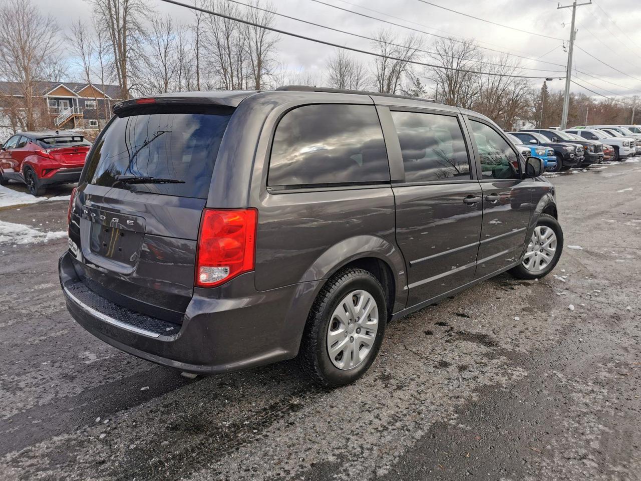 2017 Dodge Grand Caravan SE - Photo #5