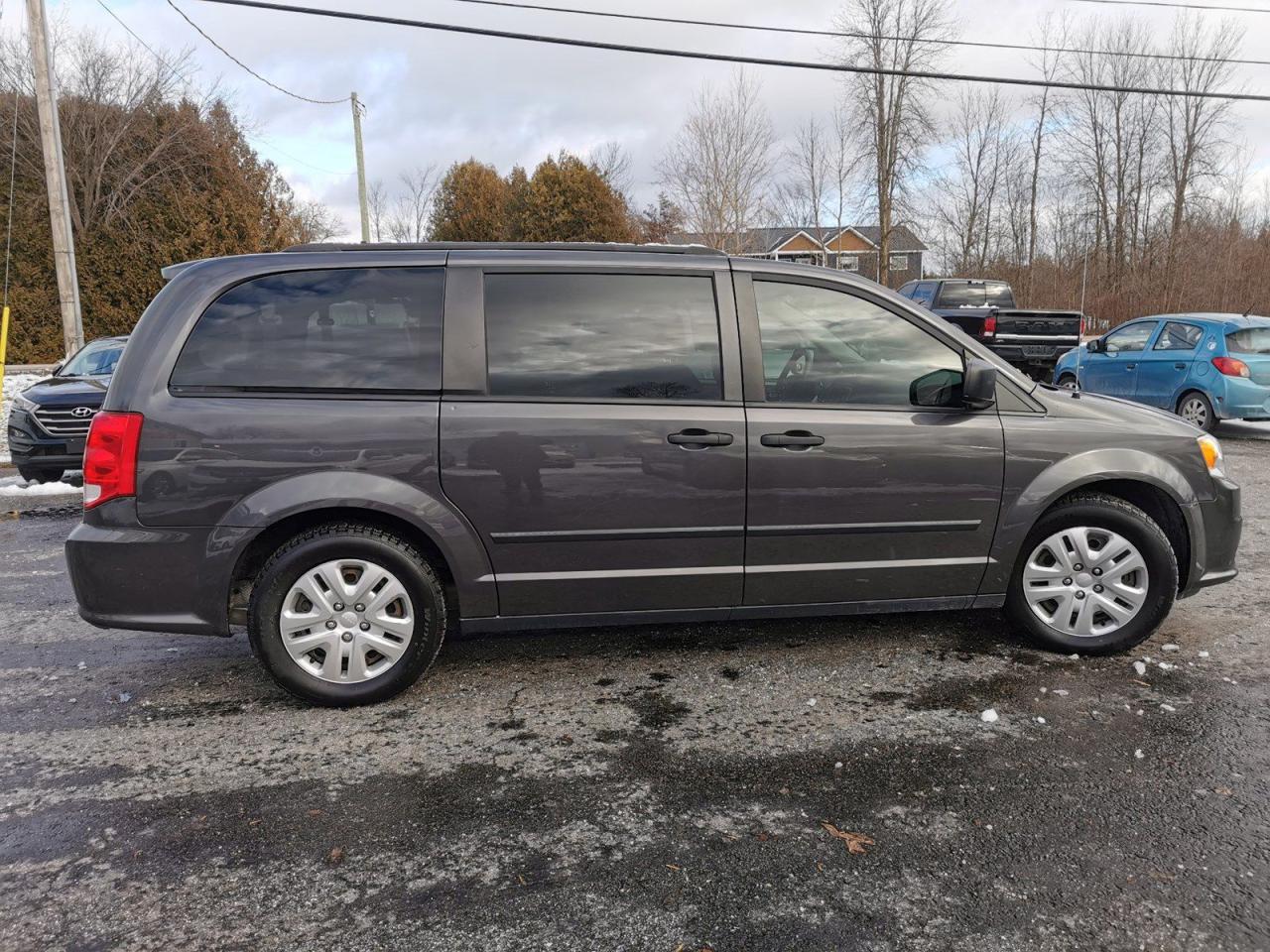 2017 Dodge Grand Caravan SE - Photo #6