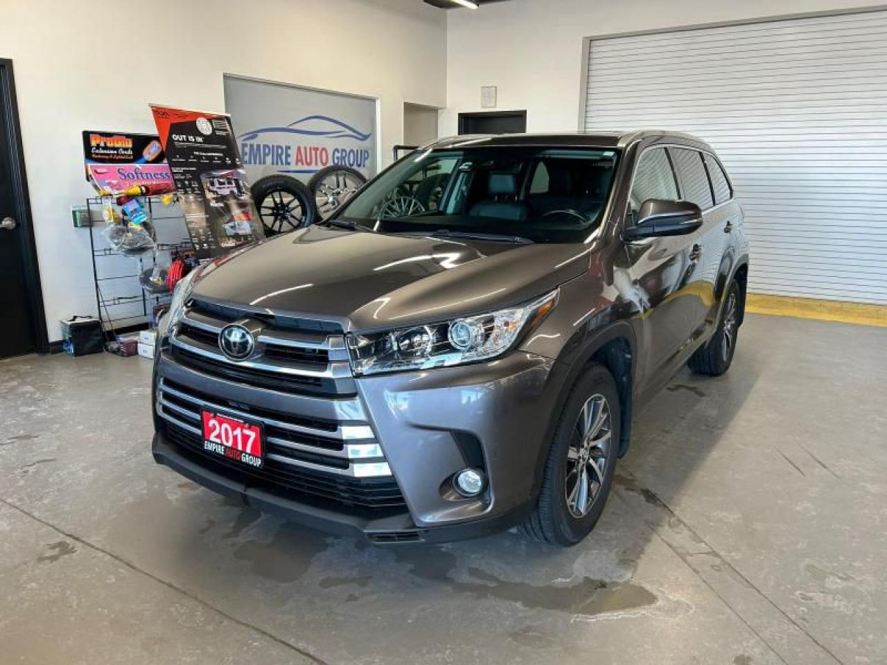 Used 2017 Toyota Highlander XLE for sale in London, ON