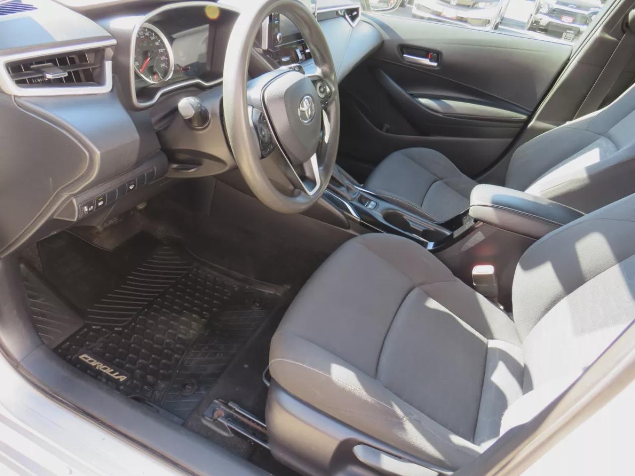 2019 Toyota Corolla Hatchback SE (**AUTOMATIC**BUG DEFLECTOR**CRUISE CONTROL**BLUETOOTH**LANE ASSIST**REVERSE CAMERA**PUSH BUTTON START**DIGITAL CLIMATE CONTROL**DIGITAL TOUCHSCREEN**) Photo