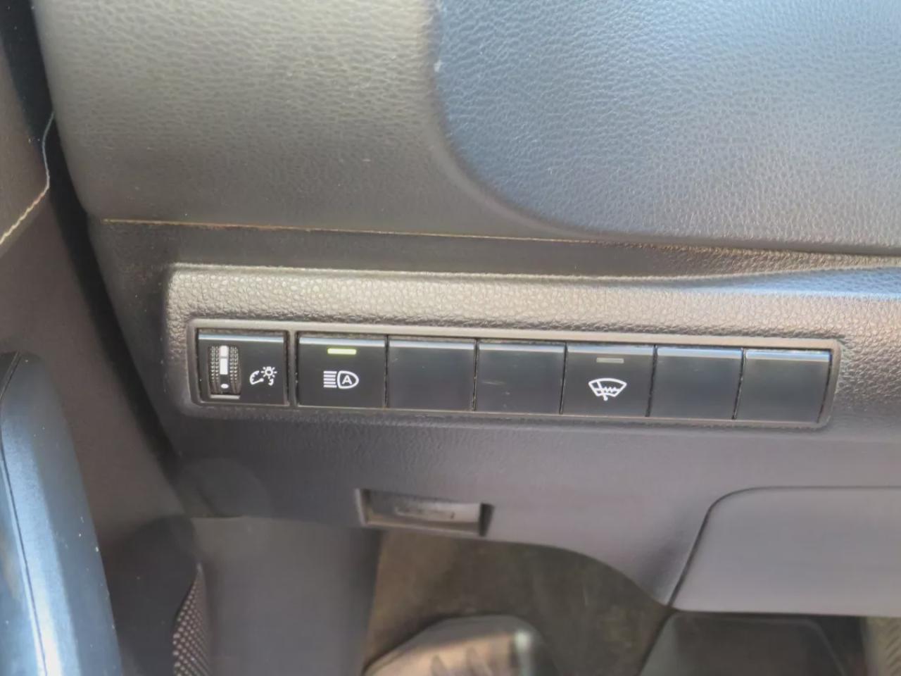 2019 Toyota Corolla Hatchback SE (**AUTOMATIC**BUG DEFLECTOR**CRUISE CONTROL**BLUETOOTH**LANE ASSIST**REVERSE CAMERA**PUSH BUTTON START**DIGITAL CLIMATE CONTROL**DIGITAL TOUCHSCREEN**) Photo