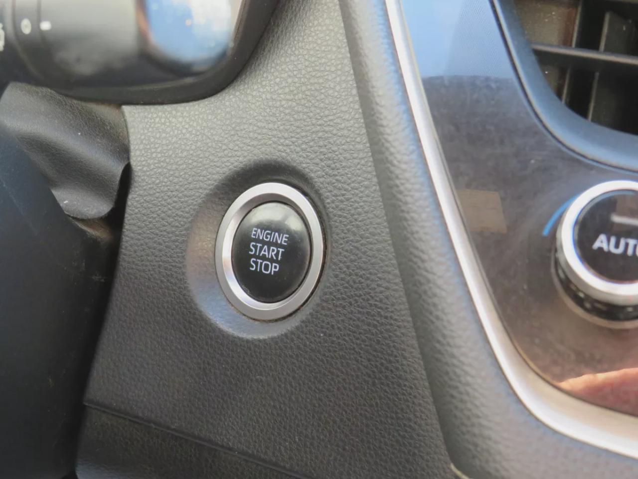 2019 Toyota Corolla Hatchback SE (**AUTOMATIC**BUG DEFLECTOR**CRUISE CONTROL**BLUETOOTH**LANE ASSIST**REVERSE CAMERA**PUSH BUTTON START**DIGITAL CLIMATE CONTROL**DIGITAL TOUCHSCREEN**) Photo