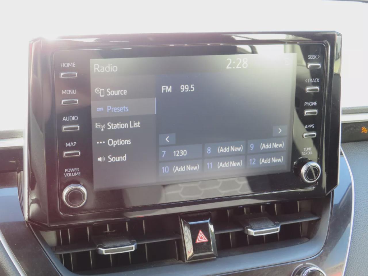 2019 Toyota Corolla Hatchback SE (**AUTOMATIC**BUG DEFLECTOR**CRUISE CONTROL**BLUETOOTH**LANE ASSIST**REVERSE CAMERA**PUSH BUTTON START**DIGITAL CLIMATE CONTROL**DIGITAL TOUCHSCREEN**) Photo