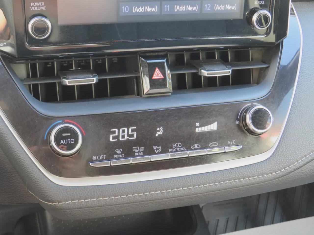 2019 Toyota Corolla Hatchback SE (**AUTOMATIC**BUG DEFLECTOR**CRUISE CONTROL**BLUETOOTH**LANE ASSIST**REVERSE CAMERA**PUSH BUTTON START**DIGITAL CLIMATE CONTROL**DIGITAL TOUCHSCREEN**) Photo