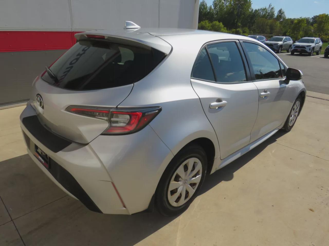 2019 Toyota Corolla Hatchback SE (**AUTOMATIC**BUG DEFLECTOR**CRUISE CONTROL**BLUETOOTH**LANE ASSIST**REVERSE CAMERA**PUSH BUTTON START**DIGITAL CLIMATE CONTROL**DIGITAL TOUCHSCREEN**) Photo