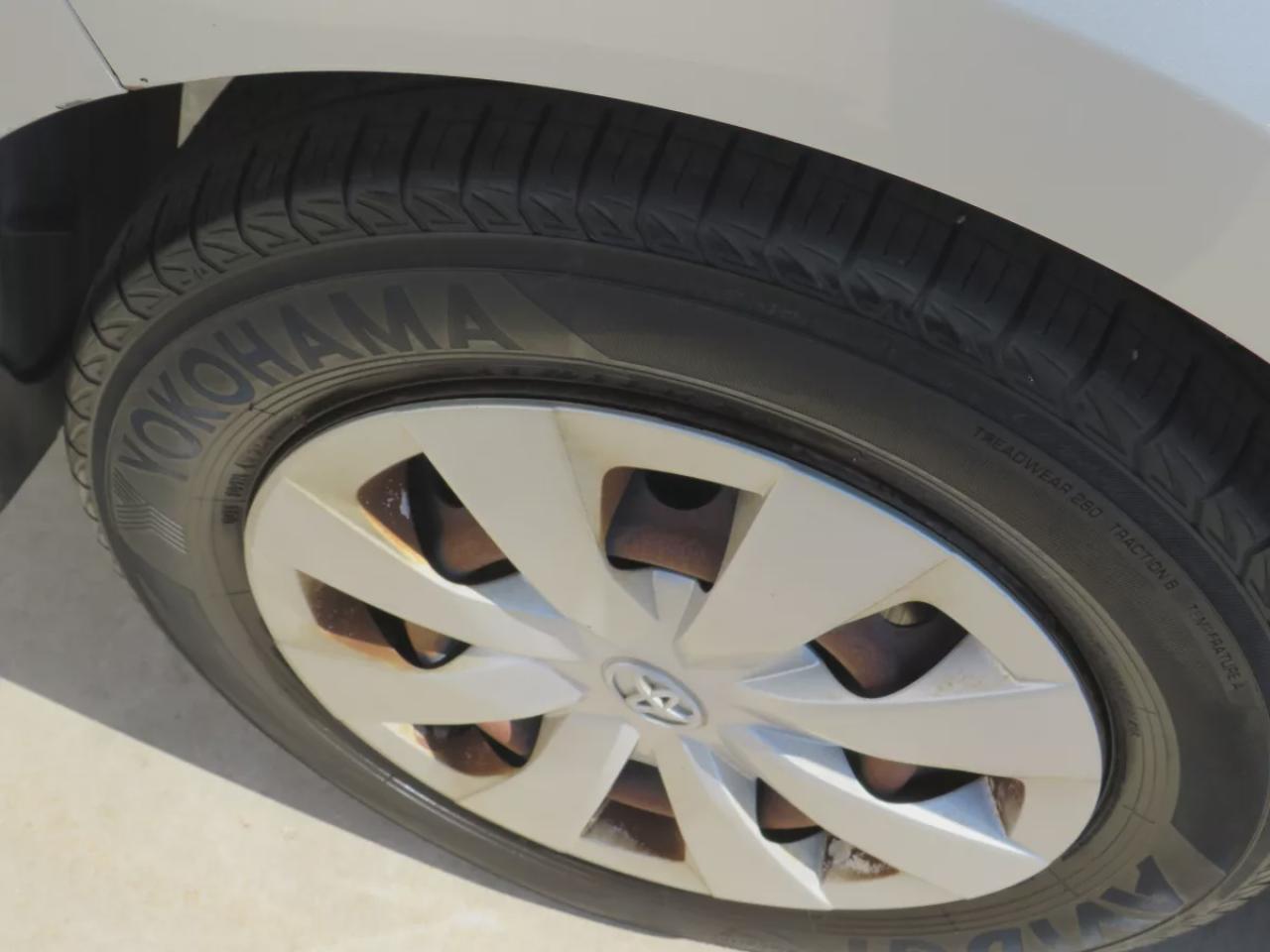 2019 Toyota Corolla Hatchback SE (**AUTOMATIC**BUG DEFLECTOR**CRUISE CONTROL**BLUETOOTH**LANE ASSIST**REVERSE CAMERA**PUSH BUTTON START**DIGITAL CLIMATE CONTROL**DIGITAL TOUCHSCREEN**) Photo