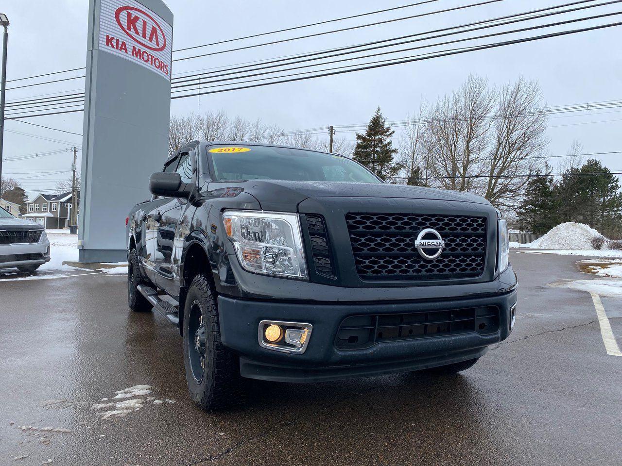 Used 2017 Nissan Titan SV Crew Cab 4X4 for sale in Summerside, PE