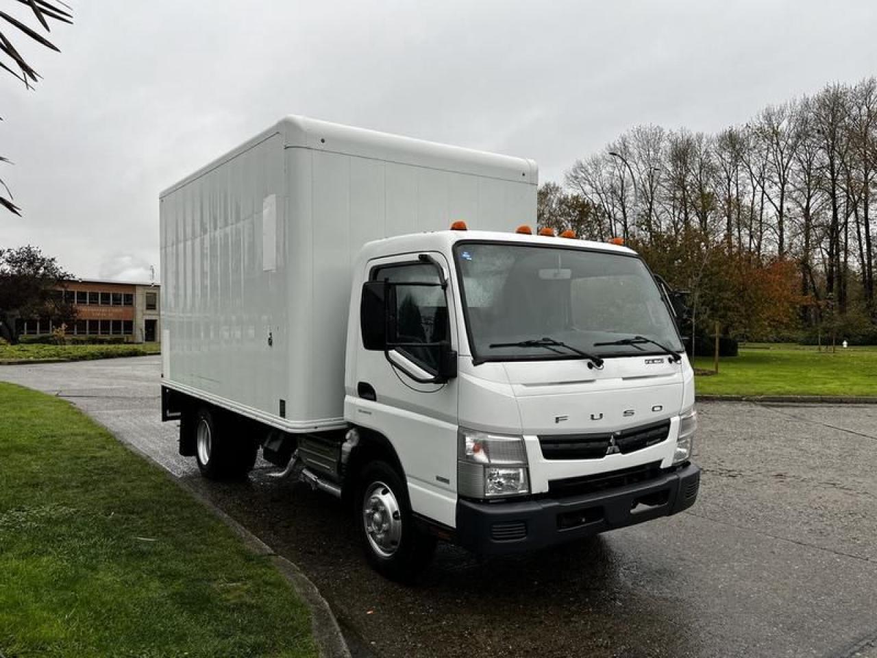 Used 2012 Mitsubishi FUSO FE 12 Foot Cube Van 3 Seater Diesel for sale in Burnaby, BC