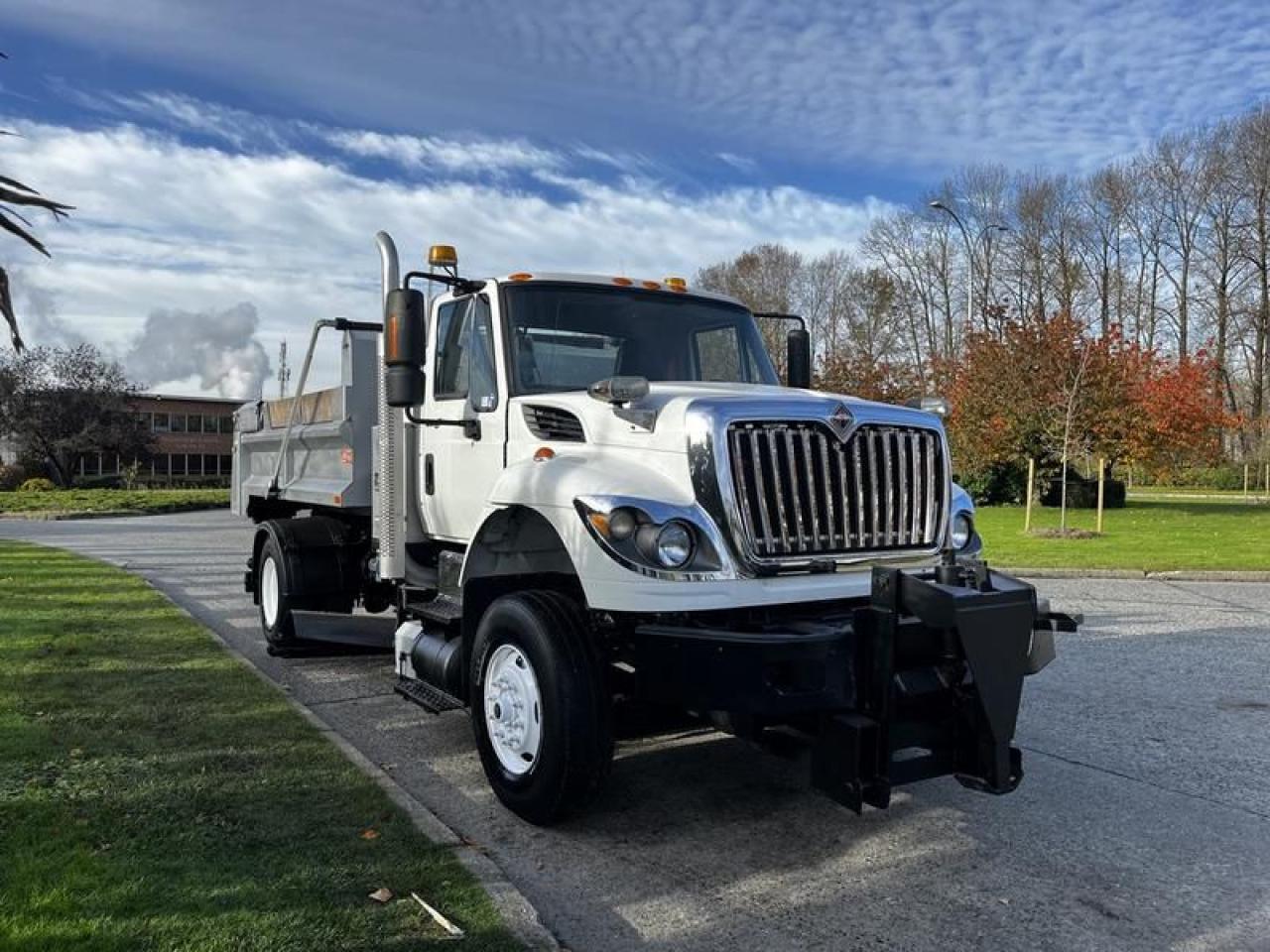 Used 2011 International 7500 WorkStar Plow/Dump With Air Brakes Diesel for sale in Burnaby, BC