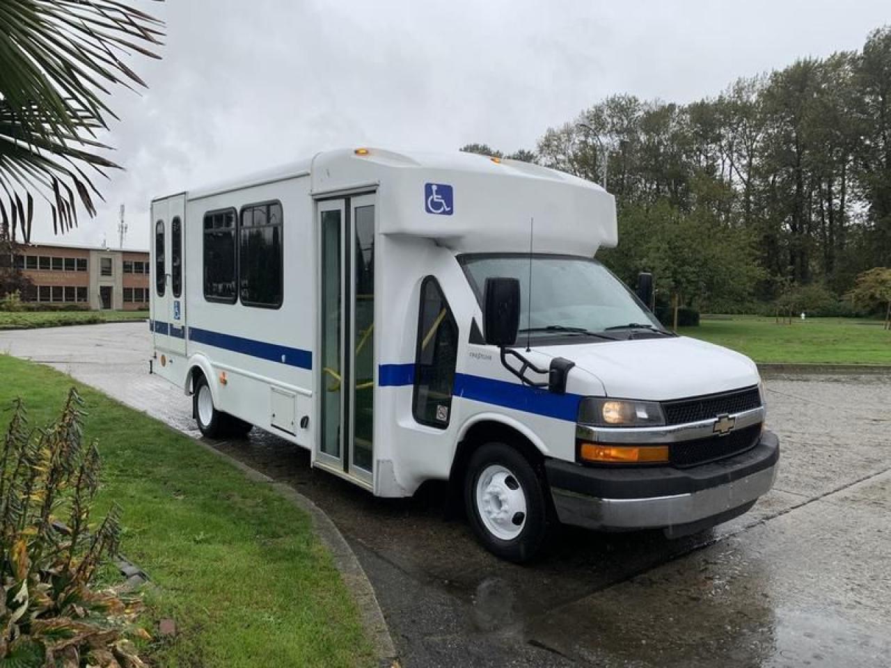 Used 2015 Chevrolet Express G4500 11 Passenger Wheelchair Accessible Shuttle Bus for sale in Burnaby, BC