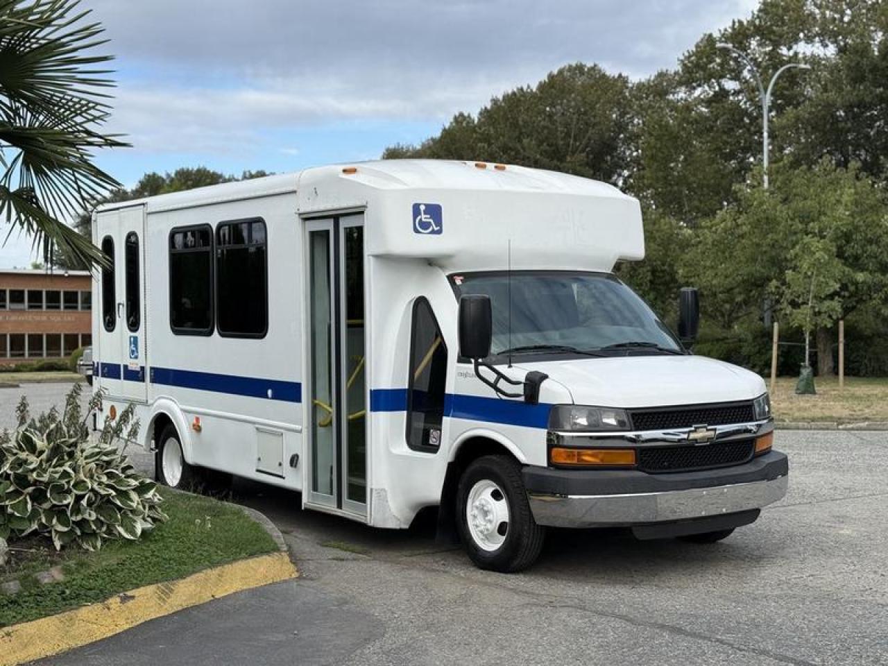 Used 2015 Chevrolet Express G4500 11 Passenger Wheelchair Accessible Shuttle Bus for sale in Burnaby, BC