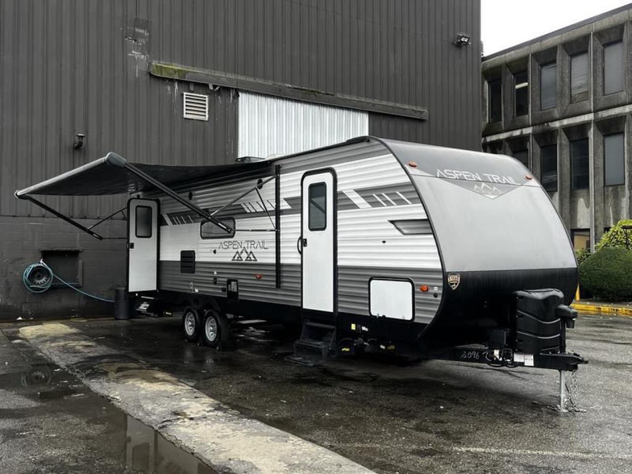 Used 2022 aspen Trail 28 Foot Travel Trailer With 1 Slide Out for sale in Burnaby, BC