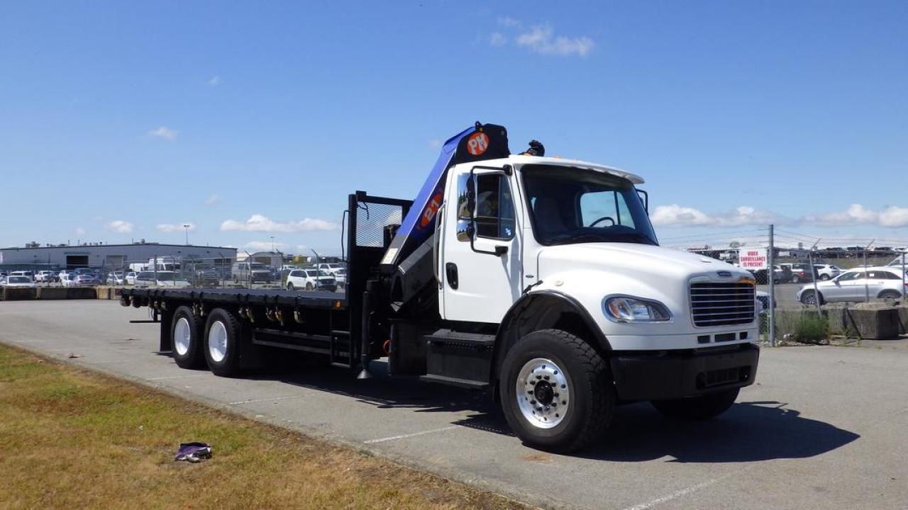 Used 2017 Freightliner M2106 Tandem Crane Flatdeck 3 Seater Air Brakes Diesel for sale in Burnaby, BC