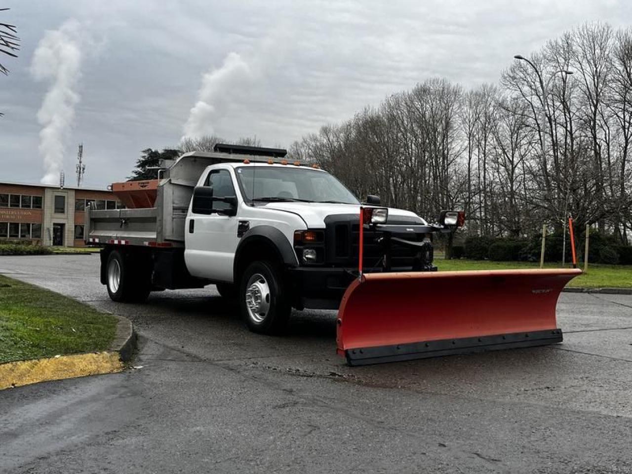 Used 2009 Ford F-550 Plow Truck with Dump Box And Spreader Diesel 2 wheel drive for sale in Burnaby, BC