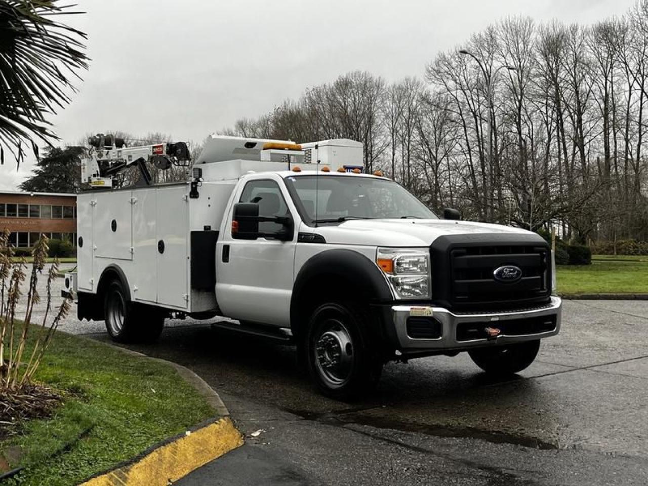 Used 2015 Ford F-550 Sevice Truck With Crane 4WD for sale in Burnaby, BC