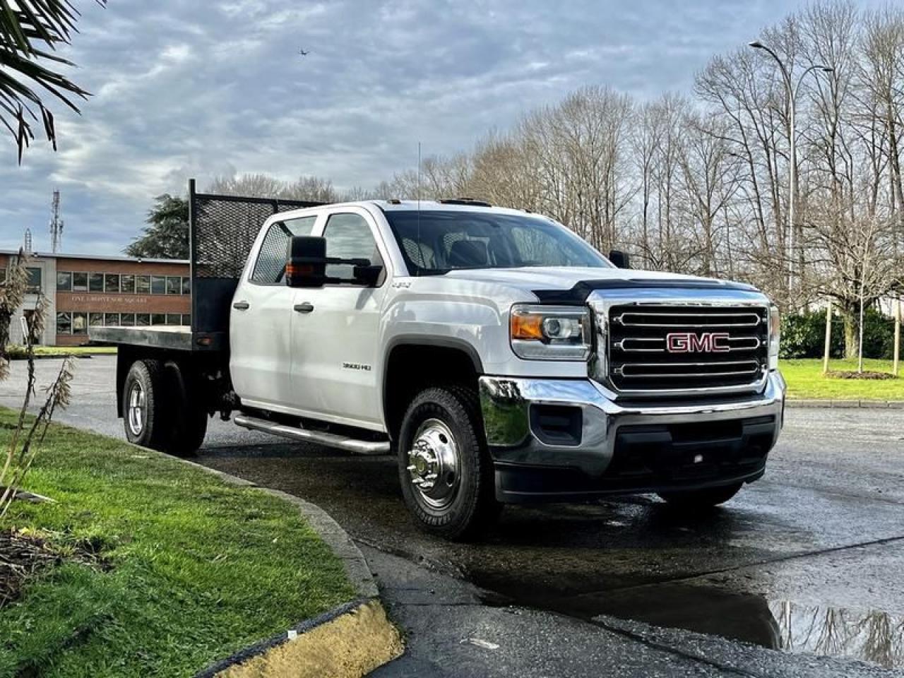 Used 2017 GMC Sierra 3500 HD 9 Foot Flat Deck 4WD for sale in Burnaby, BC