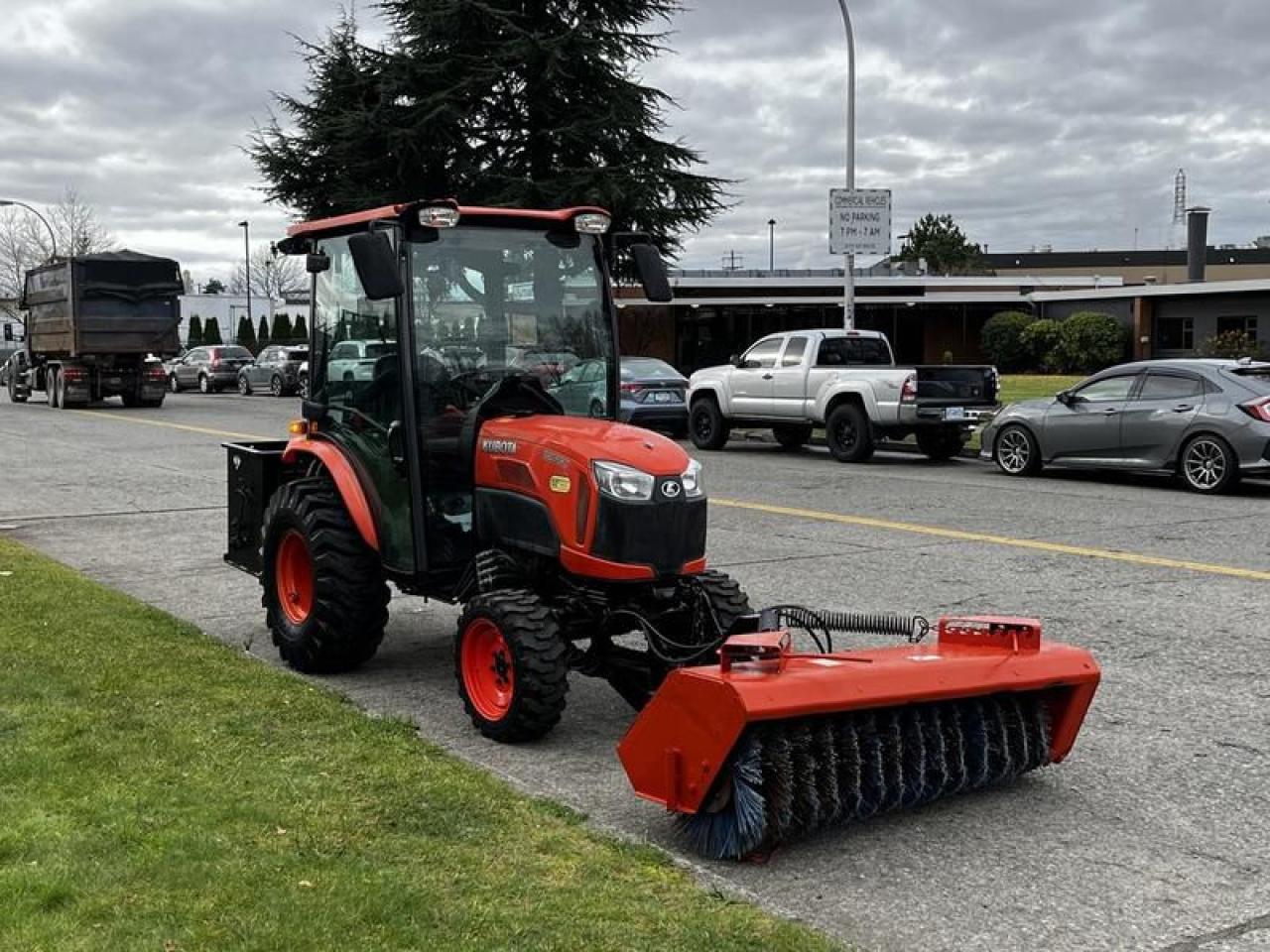 Used 2018 KUBOTA B2650 Tractor Sweeper/Sander 4WD Diesel for sale in Burnaby, BC