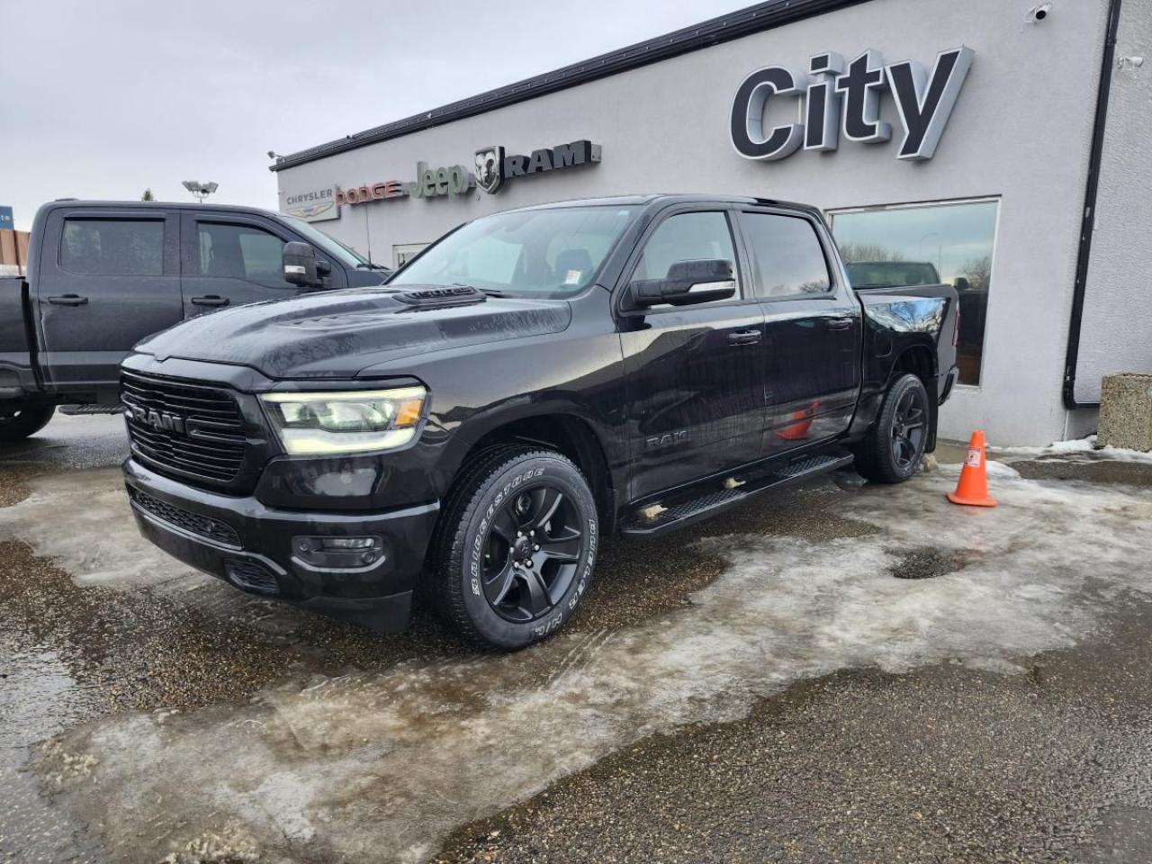 Used 2020 RAM 1500 Sport cabine d'équipe 4x4 caisse de 5 pi 7 po for sale in Medicine Hat, AB