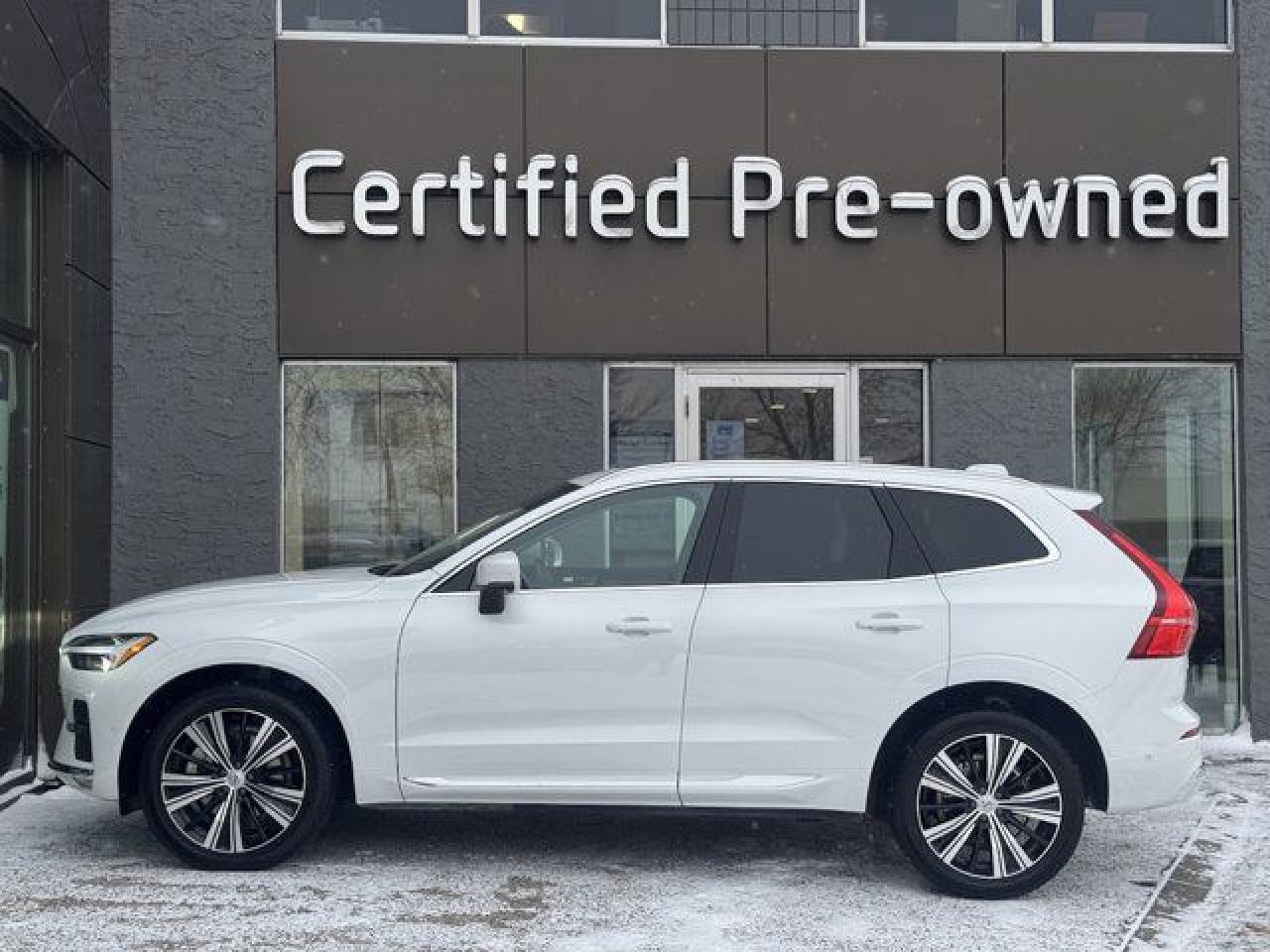 Used 2023 Volvo XC60 PLUS w/ NAVI / PANORAMIC ROOF/ LOW KMS for sale in Calgary, AB