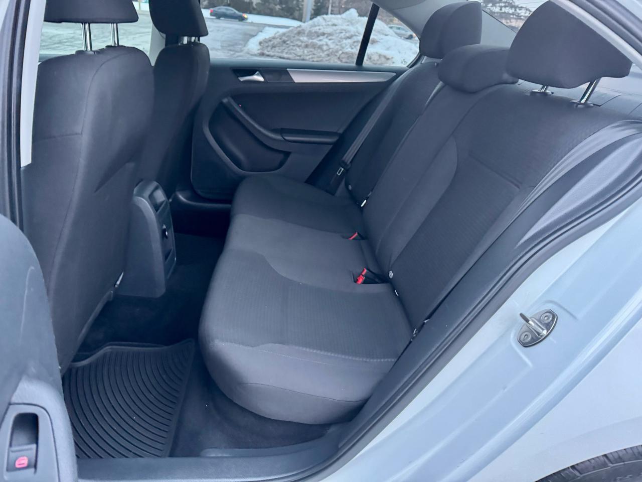 2015 Volkswagen Jetta 4dr 2.0L Auto Trendline - Photo #10
