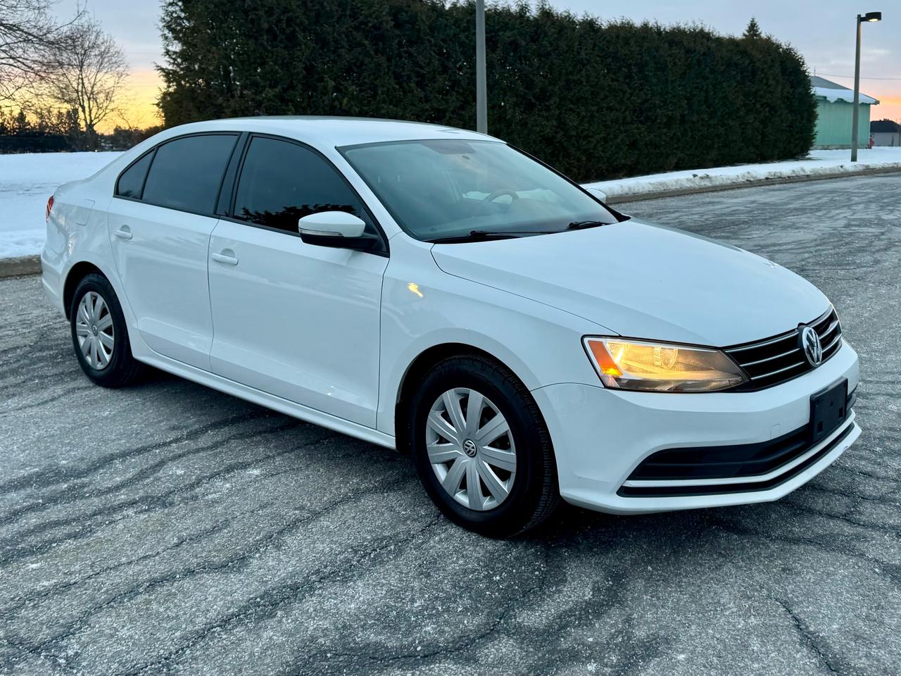 2015 Volkswagen Jetta 4dr 2.0L Auto Trendline - Photo #1
