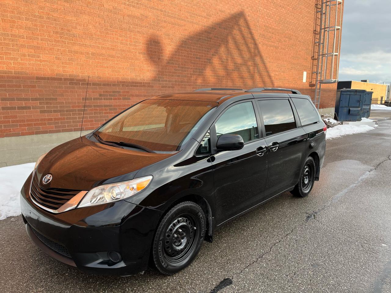 2011 Toyota Sienna LE-FULLY EQUIPPED-ONLY 190,722 KMS! Photo2
