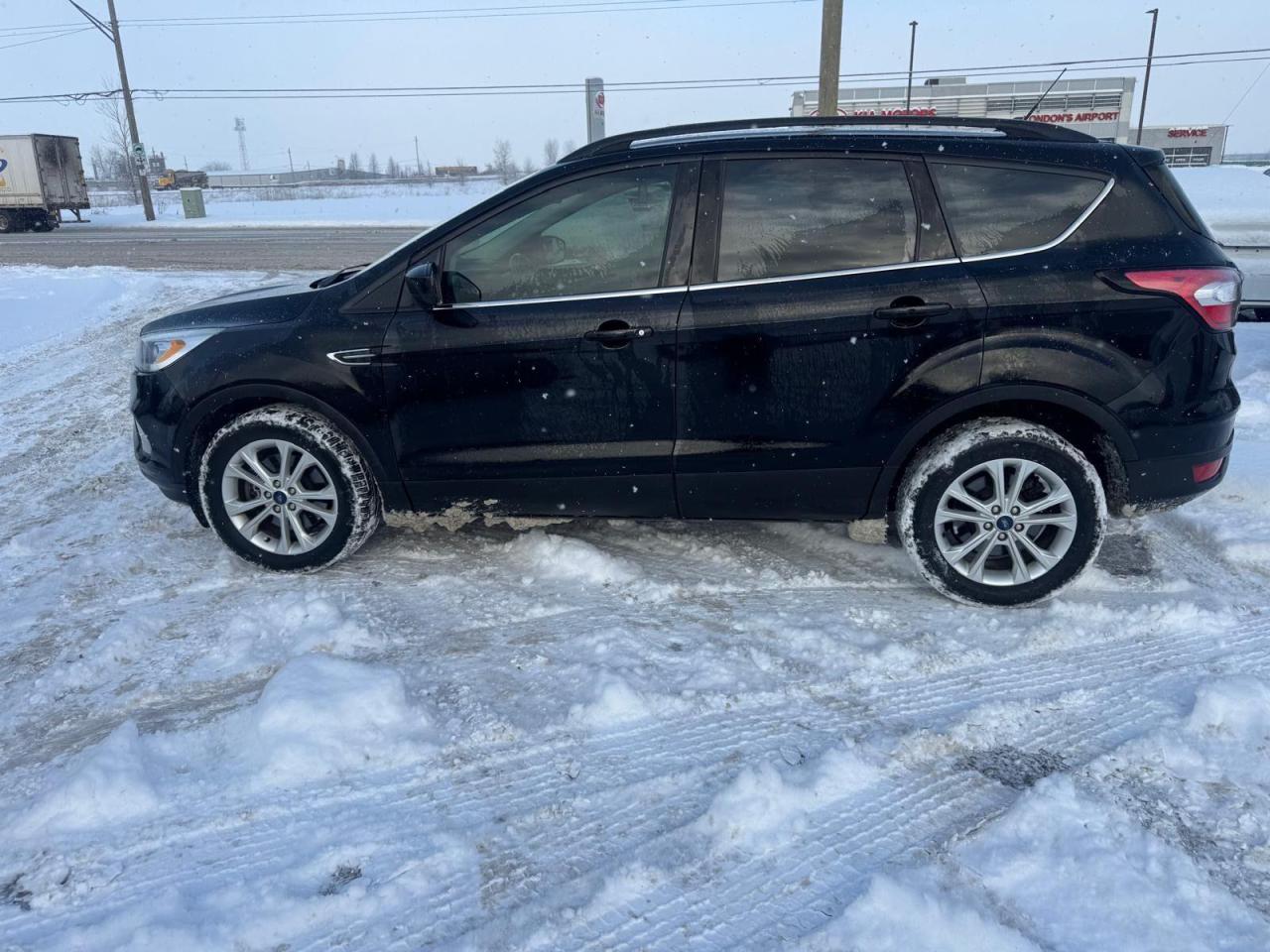 2018 Ford Escape SEL, 4X4, 180KMS, LEATHER, LOADED, NO ACCIDENT, - Photo #2