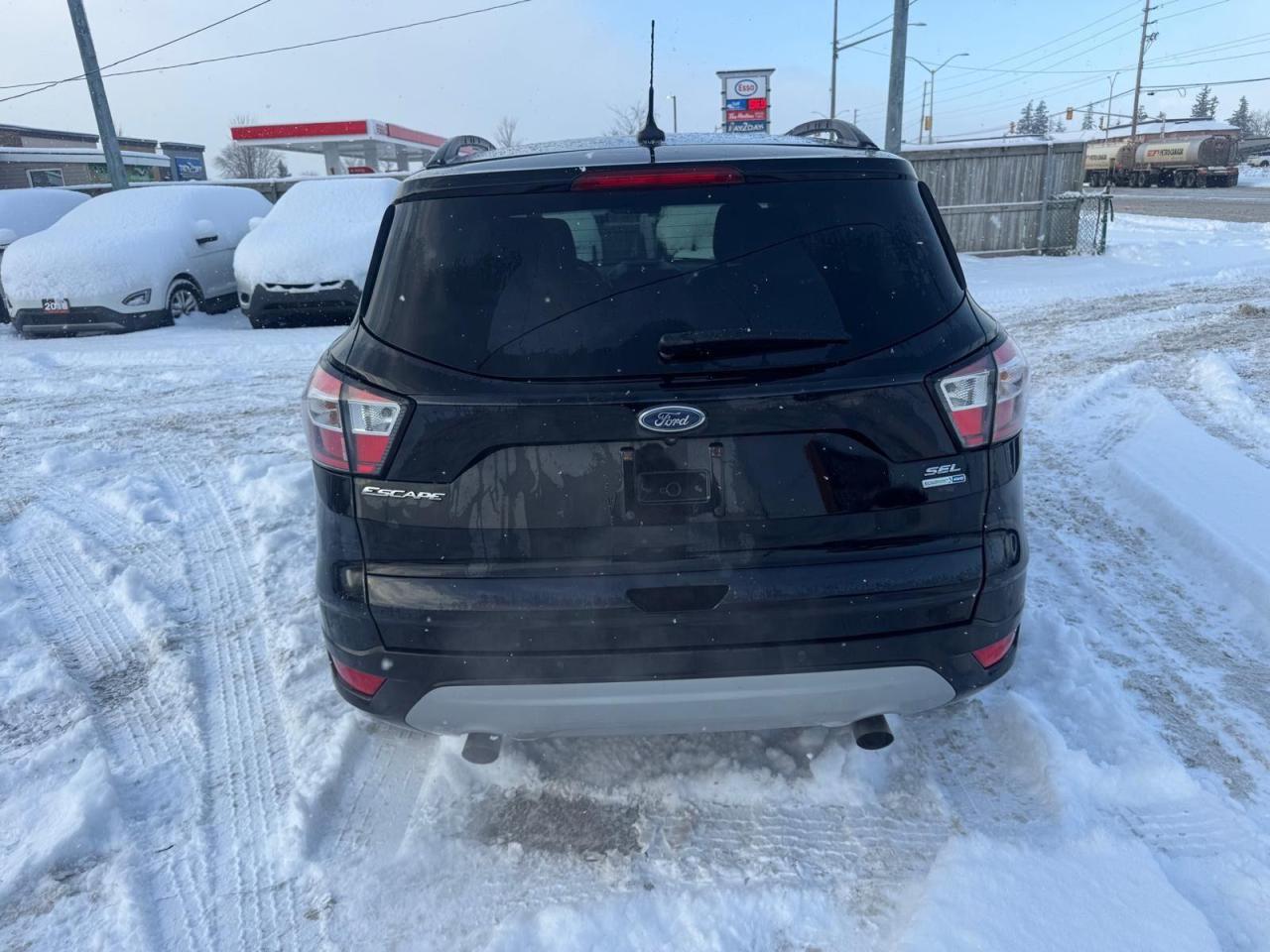 2018 Ford Escape SEL, 4X4, 180KMS, LEATHER, LOADED, NO ACCIDENT, Photo3