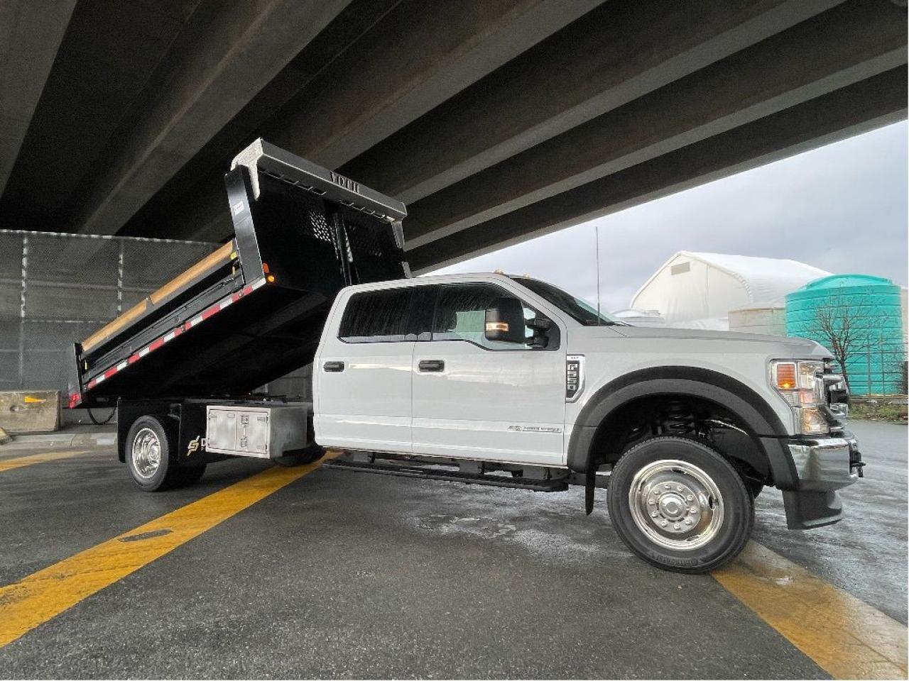 Used 2022 Ford F-550 XLT DRW 4WD DIESEL HYDRAULIC FOLDING SIDE DUMP BOX for sale in Langley, BC