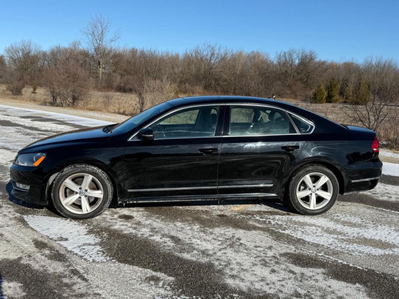 2015 Volkswagen Passat COMFORTLINE | TDI | DIESEL | CLEAN CARPROOF | LEATHER | SUNROOF - Photo #3
