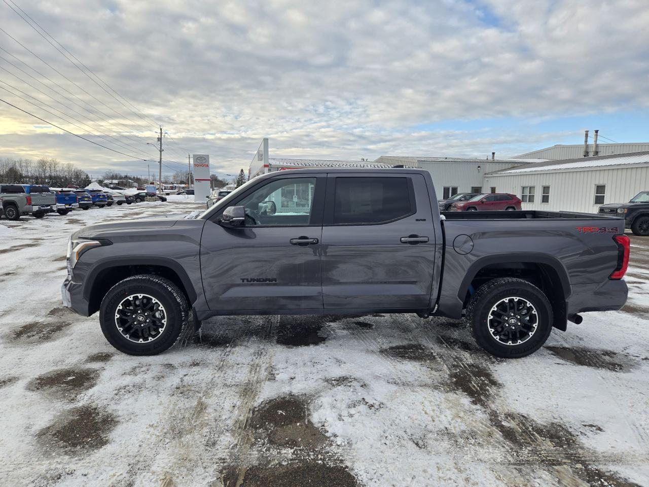 2025 Toyota Tundra SR5 TRD OFF ROAD Photo1