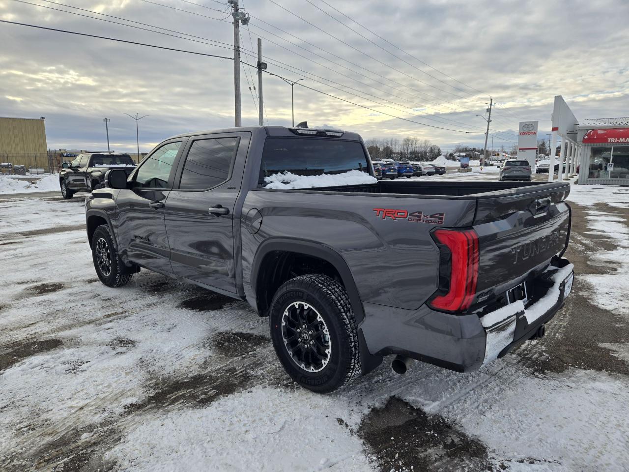 2025 Toyota Tundra SR5 TRD OFF ROAD Photo2