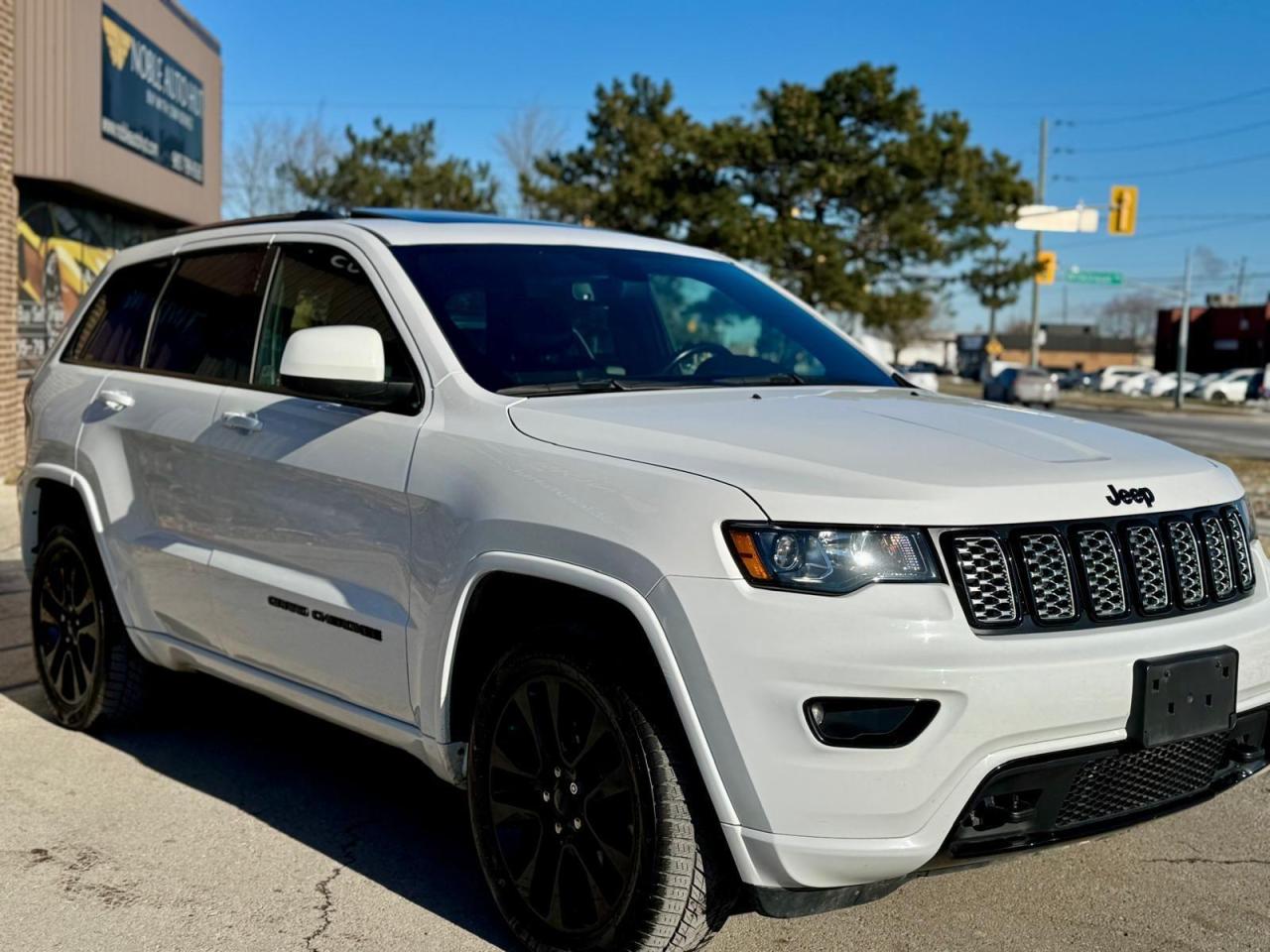 2019 Jeep Grand Cherokee  Photo3