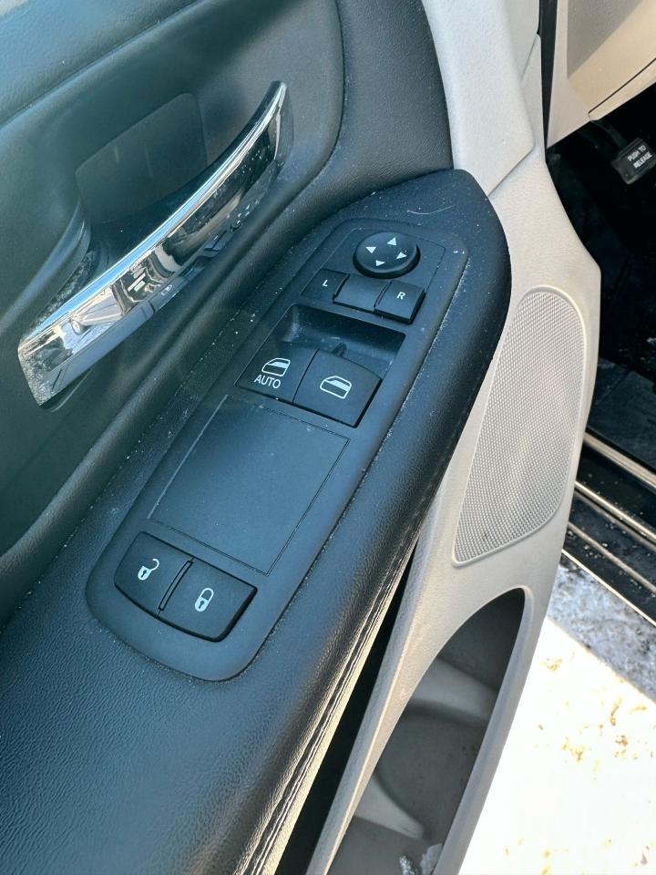 2012 Dodge Grand Caravan SXT - Photo #7
