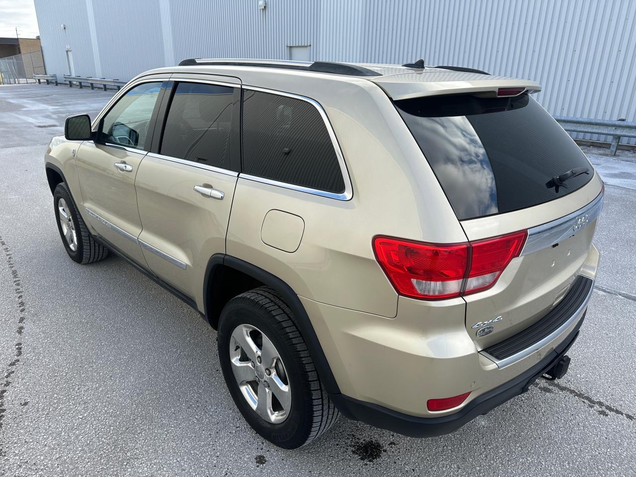 Used 2011 Jeep Grand Cherokee Overland 5.7 Hemi Fully Loaded ( Trade-In Spec ) for sale in Mississauga, ON