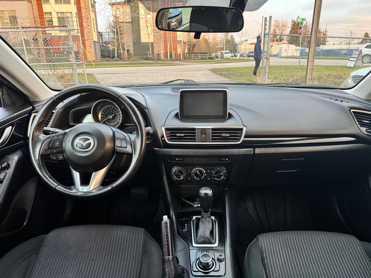 2015 Mazda MAZDA3 FINANCING AVAILABLE Photo11