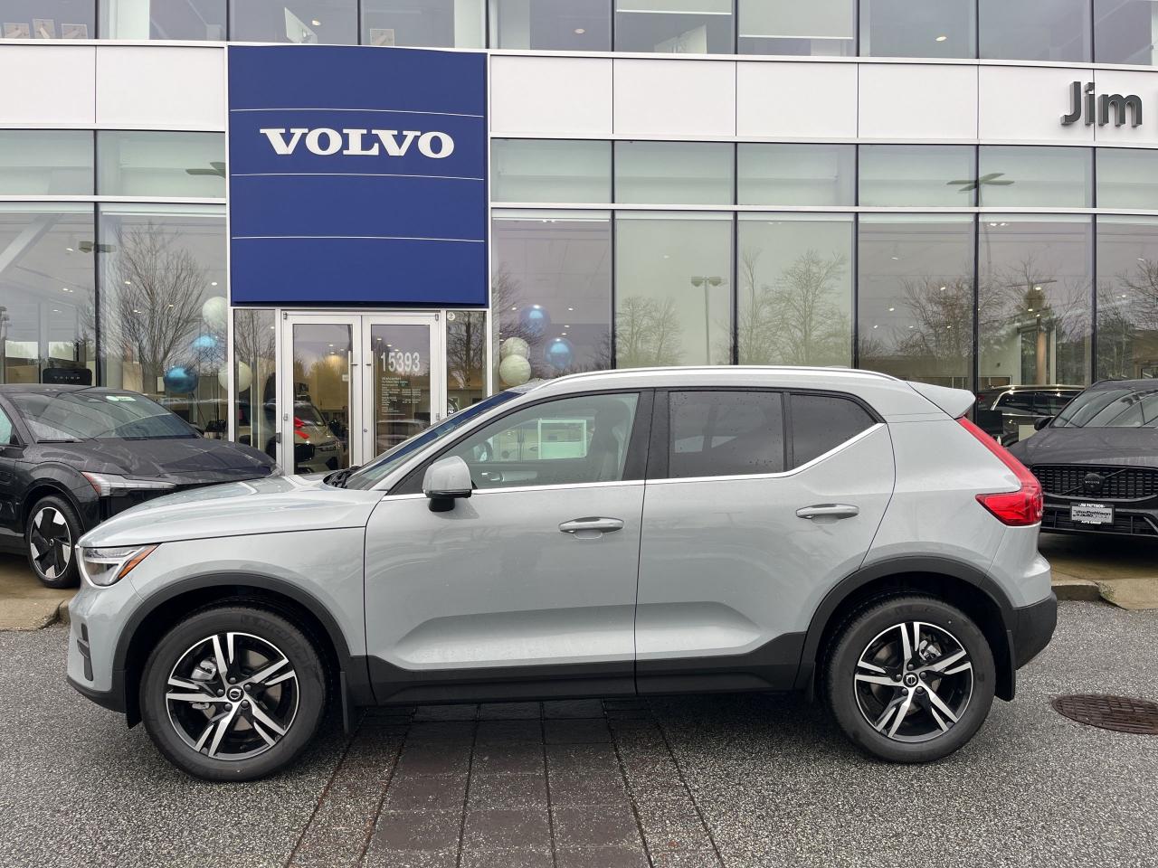 New 2025 Volvo XC40 B5 AWD Core Bright Theme for sale in Surrey, BC